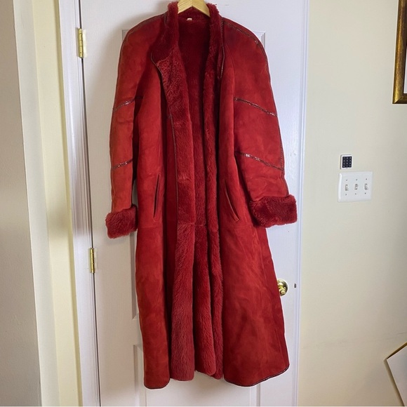 VINTAGE 100% Authentic Red Shearling Coat with leather trim​ - Picture 3 of 13